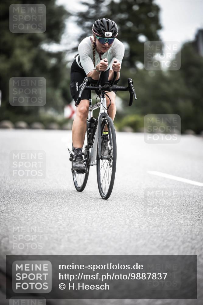 21.06.2026 - 29. Vierlanden-Triathlon H.Heesch http://msf.ph/oto/9887837 21.06.2026 12:11:40 Radfahren 881, 885 meine-sportfotos.de