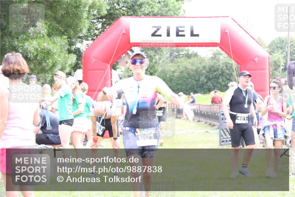 21.06.2026 - 29. Vierlanden-Triathlon Andreas Tolksdorf http://msf.ph/oto/9887838 21.06.2026 11:37:06 Ziel 516, 518, 553, 516, 518, 553 meine-sportfotos.de