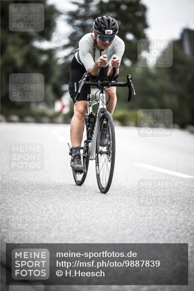 21.06.2026 - 29. Vierlanden-Triathlon H.Heesch http://msf.ph/oto/9887839 21.06.2026 12:11:40 Radfahren 881, 885 meine-sportfotos.de