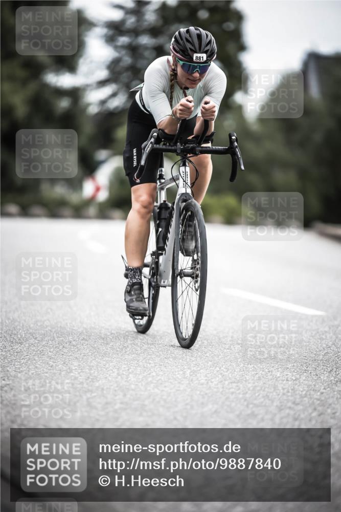 21.06.2026 - 29. Vierlanden-Triathlon H.Heesch http://msf.ph/oto/9887840 21.06.2026 12:11:40 Radfahren 881, 885 meine-sportfotos.de