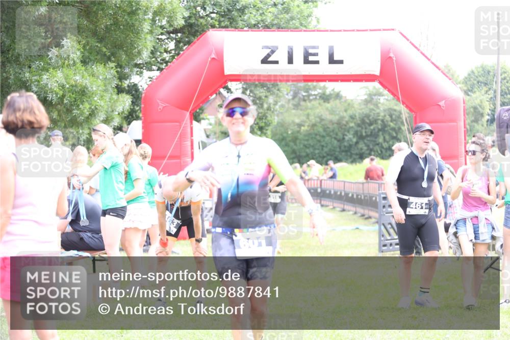 21.06.2026 - 29. Vierlanden-Triathlon Andreas Tolksdorf http://msf.ph/oto/9887841 21.06.2026 11:37:06 Ziel 516, 518, 553, 516, 518, 553 meine-sportfotos.de