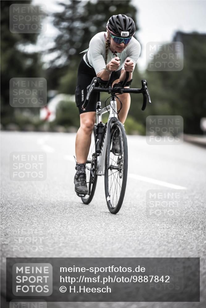 21.06.2026 - 29. Vierlanden-Triathlon H.Heesch http://msf.ph/oto/9887842 21.06.2026 12:11:40 Radfahren 881, 885 meine-sportfotos.de