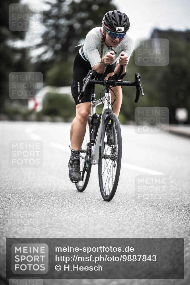 21.06.2026 - 29. Vierlanden-Triathlon H.Heesch http://msf.ph/oto/9887843 21.06.2026 12:11:40 Radfahren 881, 885 meine-sportfotos.de