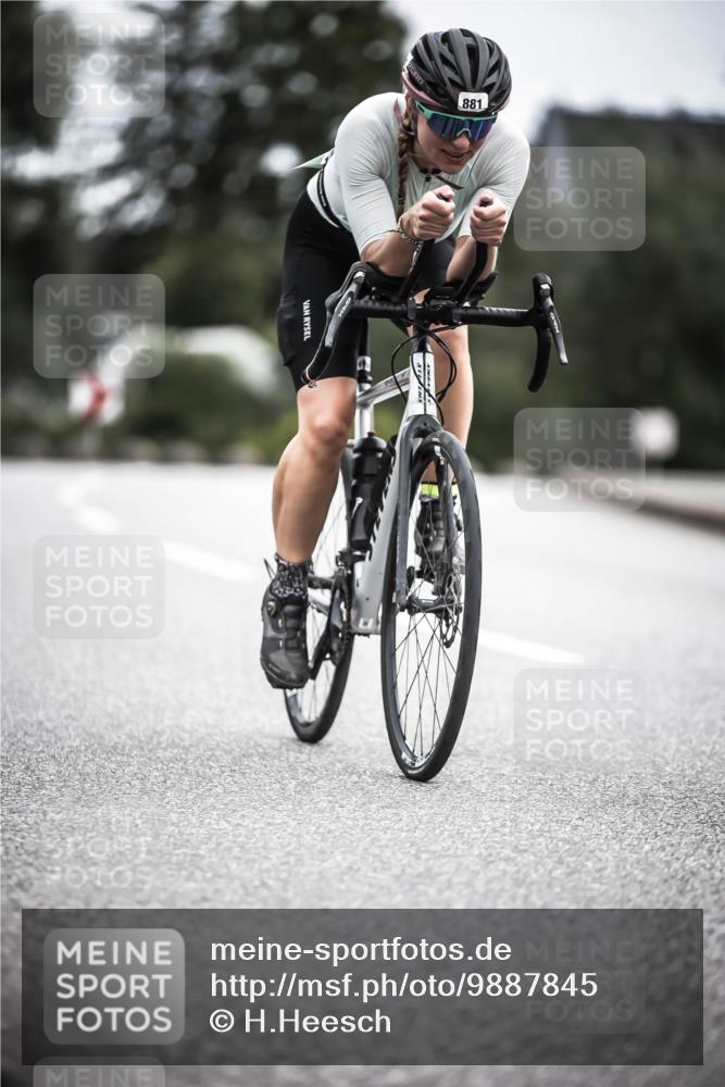 21.06.2026 - 29. Vierlanden-Triathlon H.Heesch http://msf.ph/oto/9887845 21.06.2026 12:11:40 Radfahren 881, 885 meine-sportfotos.de