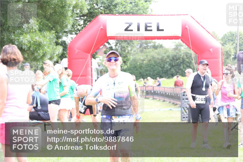 21.06.2026 - 29. Vierlanden-Triathlon Andreas Tolksdorf http://msf.ph/oto/9887846 21.06.2026 11:37:06 Ziel 516, 518, 553, 516, 518, 553 meine-sportfotos.de
