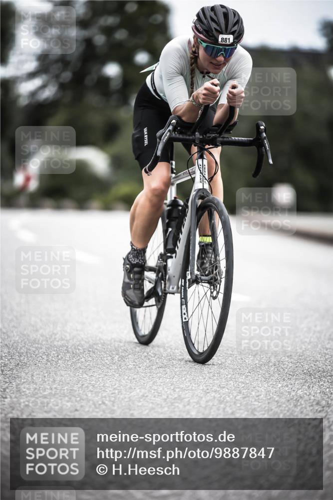 21.06.2026 - 29. Vierlanden-Triathlon H.Heesch http://msf.ph/oto/9887847 21.06.2026 12:11:40 Radfahren 881, 885 meine-sportfotos.de