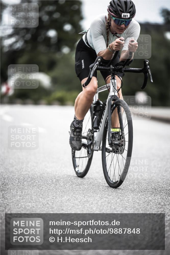 21.06.2026 - 29. Vierlanden-Triathlon H.Heesch http://msf.ph/oto/9887848 21.06.2026 12:11:40 Radfahren 881, 885 meine-sportfotos.de