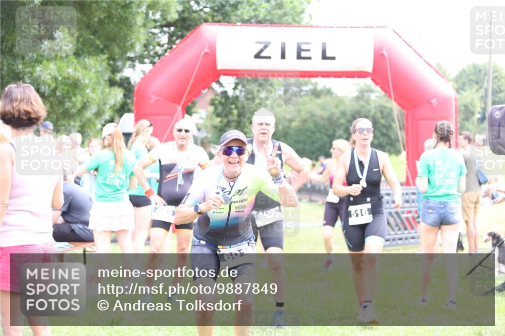 21.06.2026 - 29. Vierlanden-Triathlon Andreas Tolksdorf http://msf.ph/oto/9887849 21.06.2026 11:37:13 Ziel 518, 553, 518, 553 meine-sportfotos.de