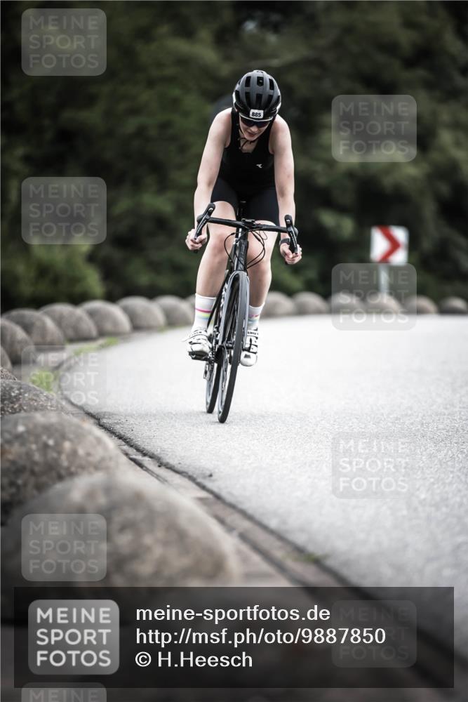 21.06.2026 - 29. Vierlanden-Triathlon H.Heesch http://msf.ph/oto/9887850 21.06.2026 12:11:43 Radfahren 881, 885, 979 meine-sportfotos.de