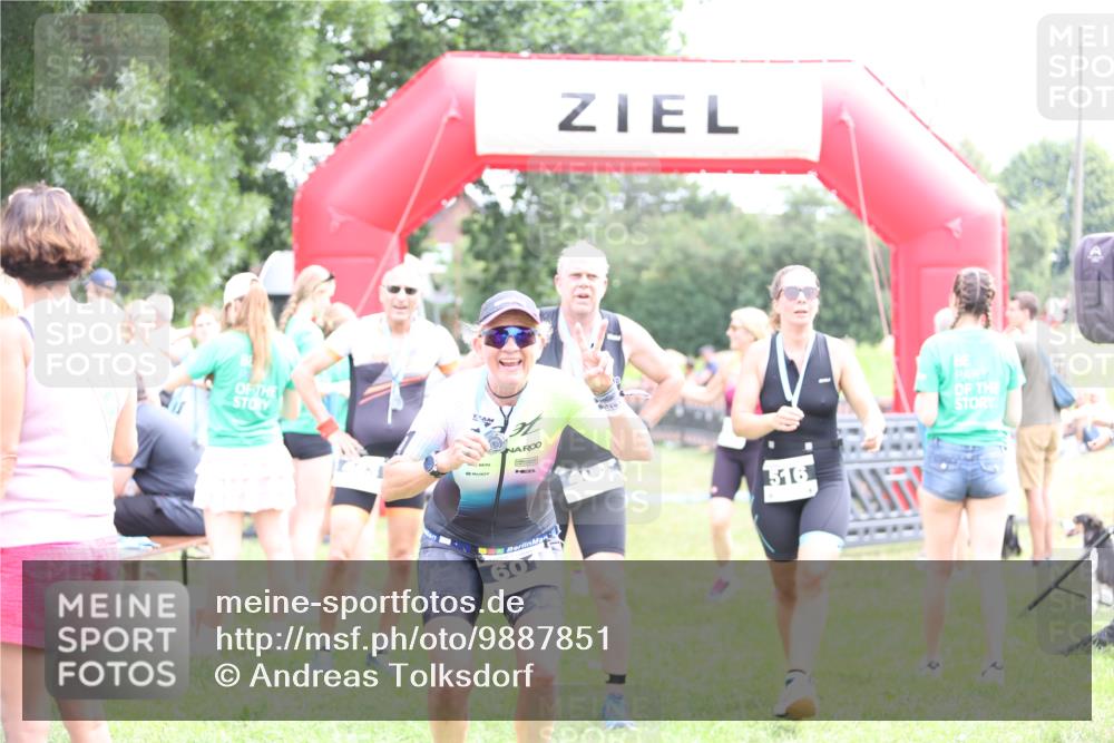 21.06.2026 - 29. Vierlanden-Triathlon Andreas Tolksdorf http://msf.ph/oto/9887851 21.06.2026 11:37:13 Ziel 518, 553, 518, 553 meine-sportfotos.de