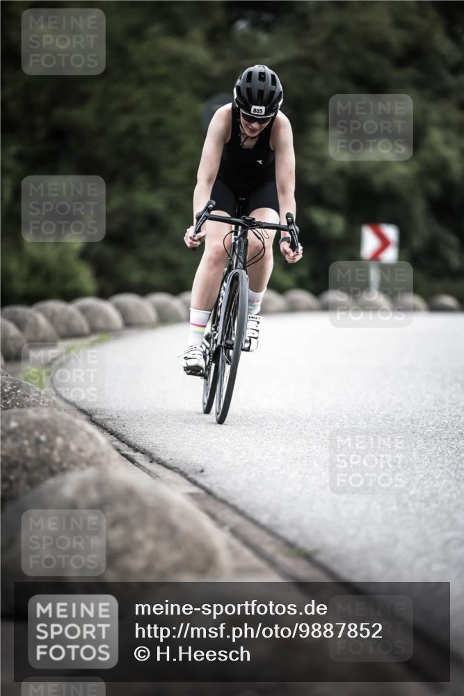 21.06.2026 - 29. Vierlanden-Triathlon H.Heesch http://msf.ph/oto/9887852 21.06.2026 12:11:43 Radfahren 881, 885, 979 meine-sportfotos.de