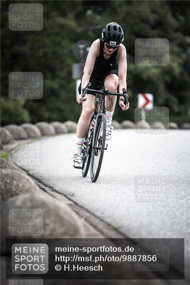 21.06.2026 - 29. Vierlanden-Triathlon H.Heesch http://msf.ph/oto/9887856 21.06.2026 12:11:43 Radfahren 881, 885, 979 meine-sportfotos.de