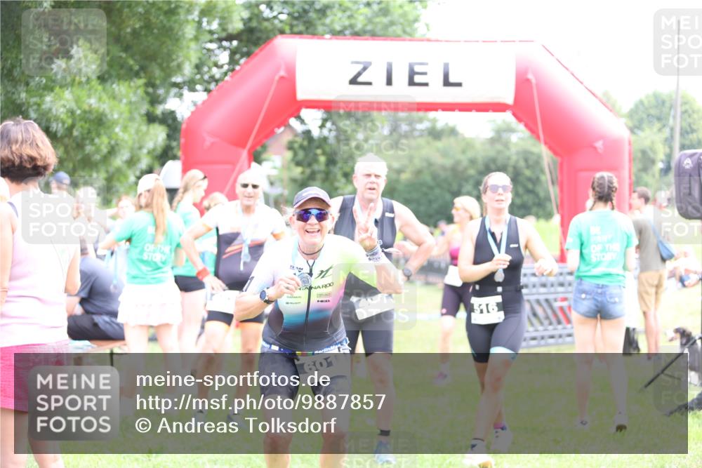 21.06.2026 - 29. Vierlanden-Triathlon Andreas Tolksdorf http://msf.ph/oto/9887857 21.06.2026 11:37:14 Ziel 518, 553, 518, 553 meine-sportfotos.de