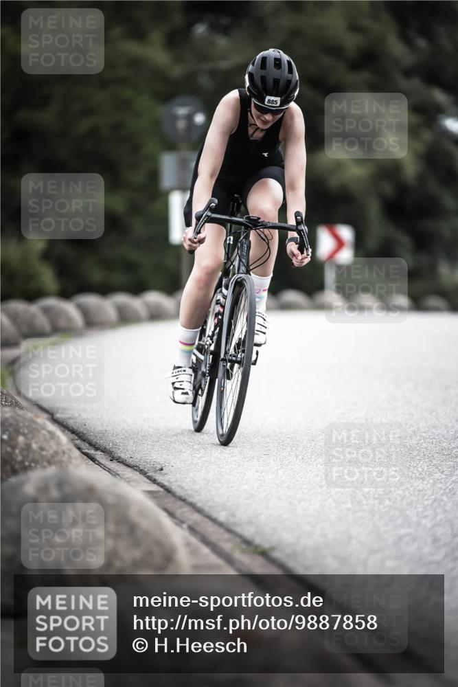 21.06.2026 - 29. Vierlanden-Triathlon H.Heesch http://msf.ph/oto/9887858 21.06.2026 12:11:43 Radfahren 881, 885, 979 meine-sportfotos.de