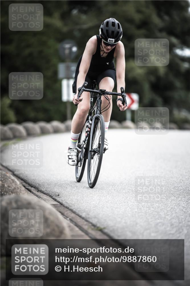 21.06.2026 - 29. Vierlanden-Triathlon H.Heesch http://msf.ph/oto/9887860 21.06.2026 12:11:43 Radfahren 881, 885, 979 meine-sportfotos.de