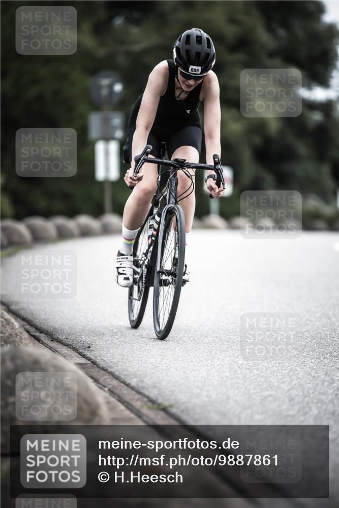 21.06.2026 - 29. Vierlanden-Triathlon H.Heesch http://msf.ph/oto/9887861 21.06.2026 12:11:43 Radfahren 881, 885, 979 meine-sportfotos.de