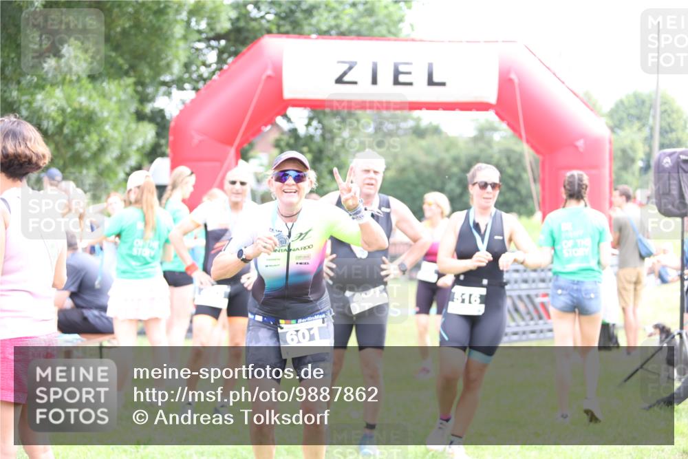 21.06.2026 - 29. Vierlanden-Triathlon Andreas Tolksdorf http://msf.ph/oto/9887862 21.06.2026 11:37:14 Ziel 518, 553, 518, 553 meine-sportfotos.de