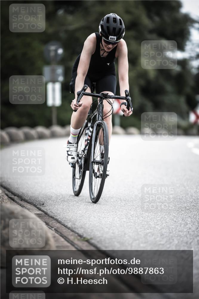 21.06.2026 - 29. Vierlanden-Triathlon H.Heesch http://msf.ph/oto/9887863 21.06.2026 12:11:43 Radfahren 881, 885, 979 meine-sportfotos.de