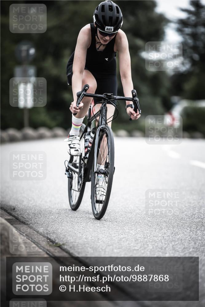 21.06.2026 - 29. Vierlanden-Triathlon H.Heesch http://msf.ph/oto/9887868 21.06.2026 12:11:43 Radfahren 881, 885, 979 meine-sportfotos.de