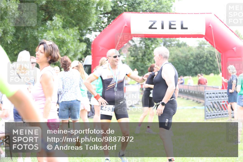 21.06.2026 - 29. Vierlanden-Triathlon Andreas Tolksdorf http://msf.ph/oto/9887872 21.06.2026 11:37:19 Ziel  meine-sportfotos.de