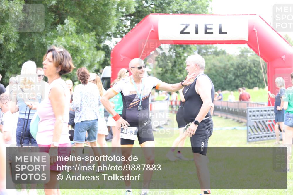 21.06.2026 - 29. Vierlanden-Triathlon Andreas Tolksdorf http://msf.ph/oto/9887883 21.06.2026 11:37:19 Ziel  meine-sportfotos.de