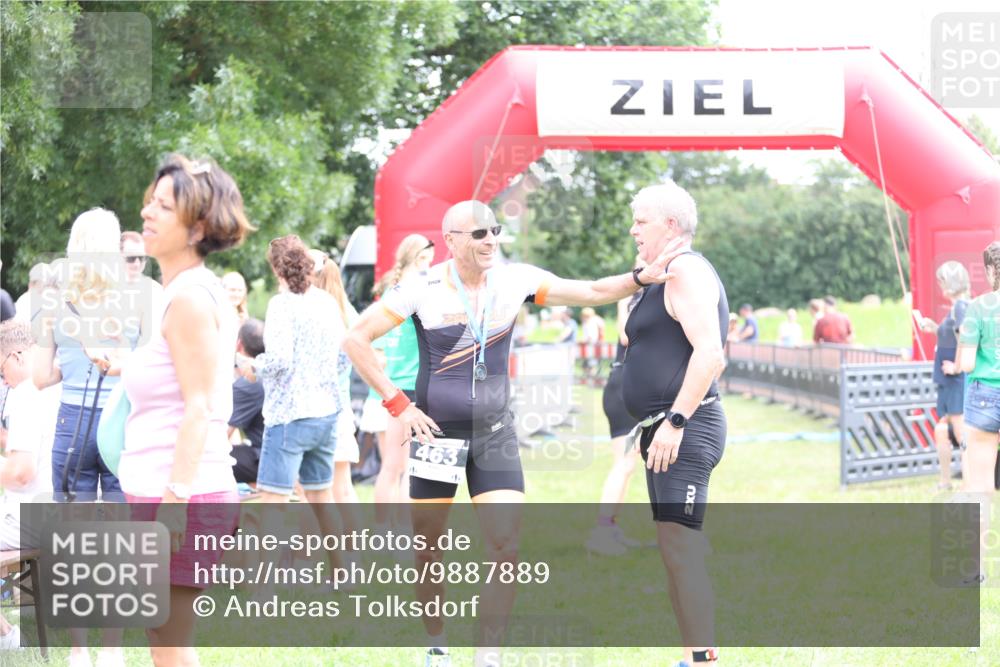 21.06.2026 - 29. Vierlanden-Triathlon Andreas Tolksdorf http://msf.ph/oto/9887889 21.06.2026 11:37:19 Ziel  meine-sportfotos.de