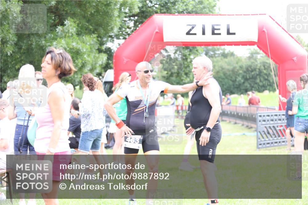 21.06.2026 - 29. Vierlanden-Triathlon Andreas Tolksdorf http://msf.ph/oto/9887892 21.06.2026 11:37:19 Ziel  meine-sportfotos.de