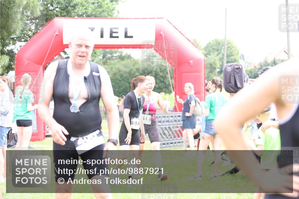 21.06.2026 - 29. Vierlanden-Triathlon Andreas Tolksdorf http://msf.ph/oto/9887921 21.06.2026 11:37:24 Ziel  meine-sportfotos.de