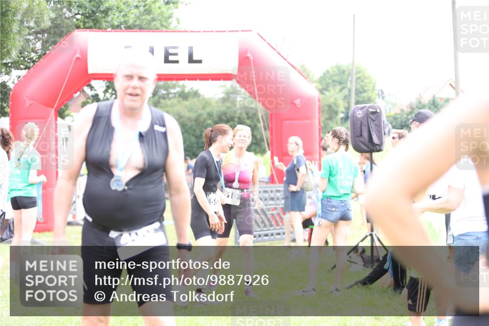 21.06.2026 - 29. Vierlanden-Triathlon Andreas Tolksdorf http://msf.ph/oto/9887926 21.06.2026 11:37:24 Ziel  meine-sportfotos.de