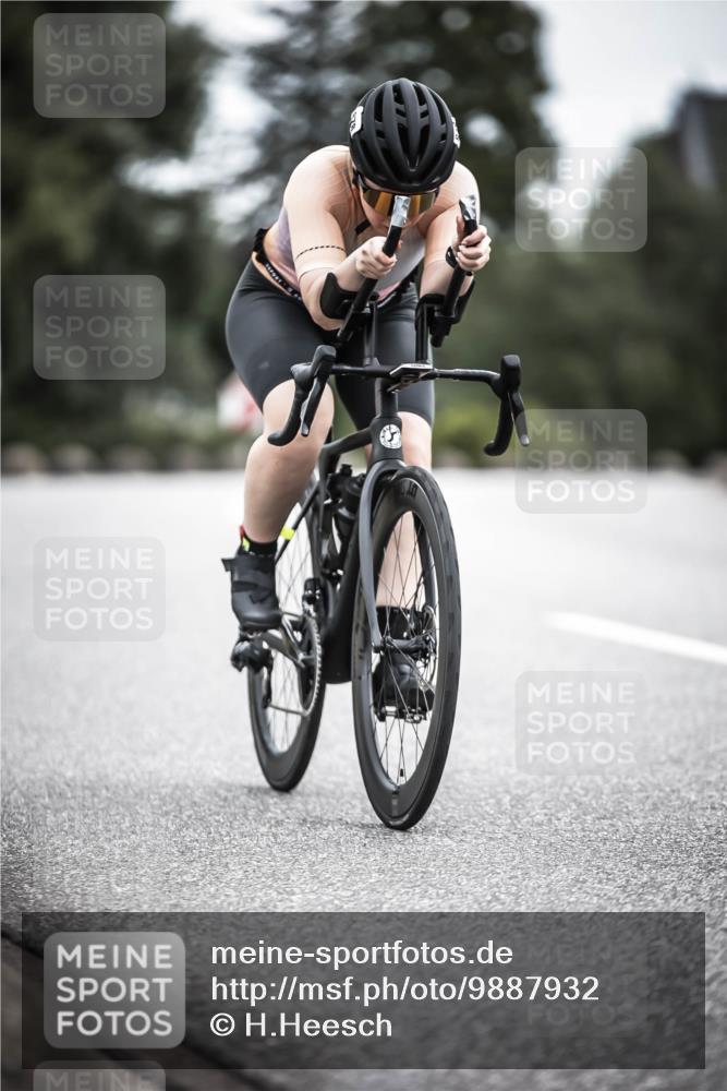 21.06.2026 - 29. Vierlanden-Triathlon H.Heesch http://msf.ph/oto/9887932 21.06.2026 12:11:59 Radfahren 657, 878, 1358 meine-sportfotos.de