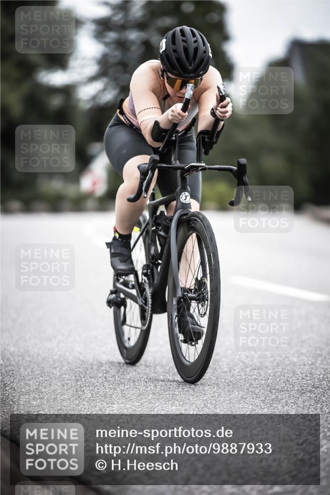 21.06.2026 - 29. Vierlanden-Triathlon H.Heesch http://msf.ph/oto/9887933 21.06.2026 12:11:59 Radfahren 657, 878, 1358 meine-sportfotos.de