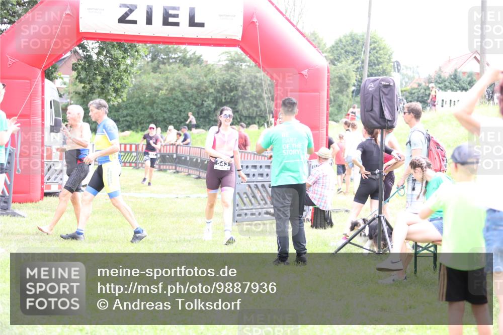 21.06.2026 - 29. Vierlanden-Triathlon Andreas Tolksdorf http://msf.ph/oto/9887936 21.06.2026 11:39:08 Ziel 543, 587, 543, 587 meine-sportfotos.de