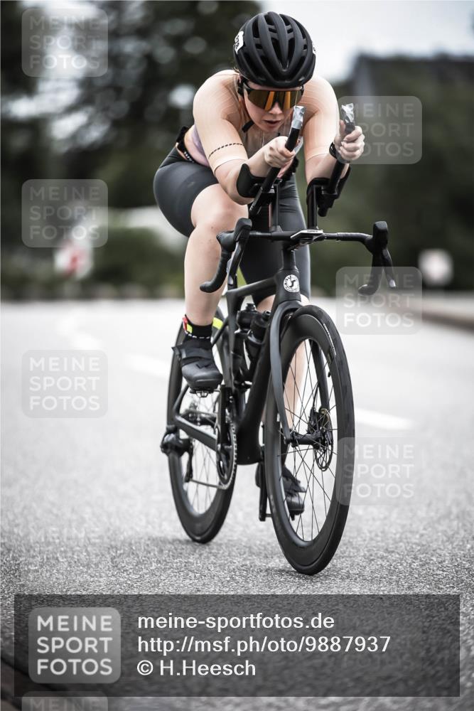 21.06.2026 - 29. Vierlanden-Triathlon H.Heesch http://msf.ph/oto/9887937 21.06.2026 12:11:59 Radfahren 657, 878, 1358 meine-sportfotos.de