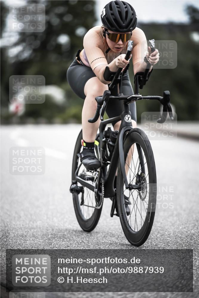 21.06.2026 - 29. Vierlanden-Triathlon H.Heesch http://msf.ph/oto/9887939 21.06.2026 12:11:59 Radfahren 657, 878, 1358 meine-sportfotos.de