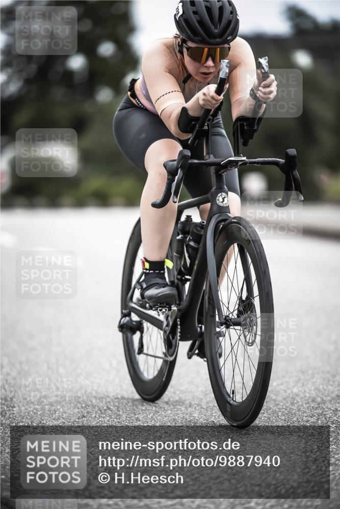 21.06.2026 - 29. Vierlanden-Triathlon H.Heesch http://msf.ph/oto/9887940 21.06.2026 12:11:59 Radfahren 657, 878, 1358 meine-sportfotos.de