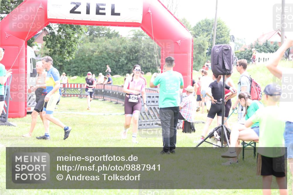 21.06.2026 - 29. Vierlanden-Triathlon Andreas Tolksdorf http://msf.ph/oto/9887941 21.06.2026 11:39:08 Ziel 543, 587, 543, 587 meine-sportfotos.de