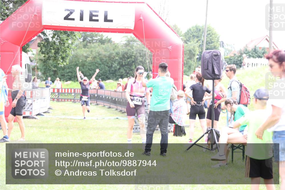 21.06.2026 - 29. Vierlanden-Triathlon Andreas Tolksdorf http://msf.ph/oto/9887944 21.06.2026 11:39:09 Ziel 543, 587, 543, 587 meine-sportfotos.de