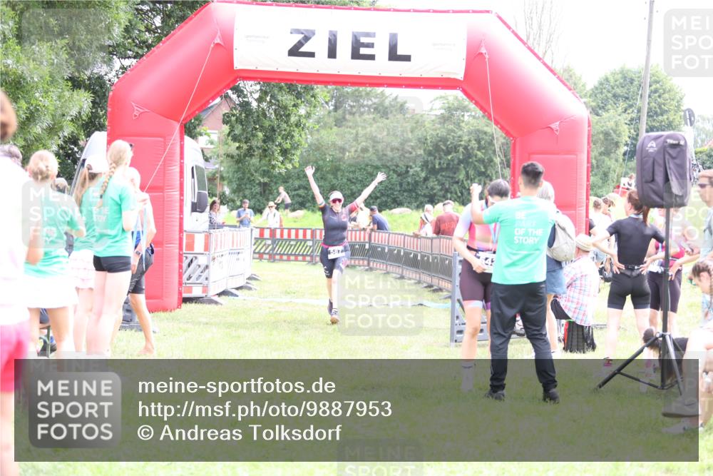 21.06.2026 - 29. Vierlanden-Triathlon Andreas Tolksdorf http://msf.ph/oto/9887953 21.06.2026 11:39:10 Ziel 543, 587, 543, 587 meine-sportfotos.de