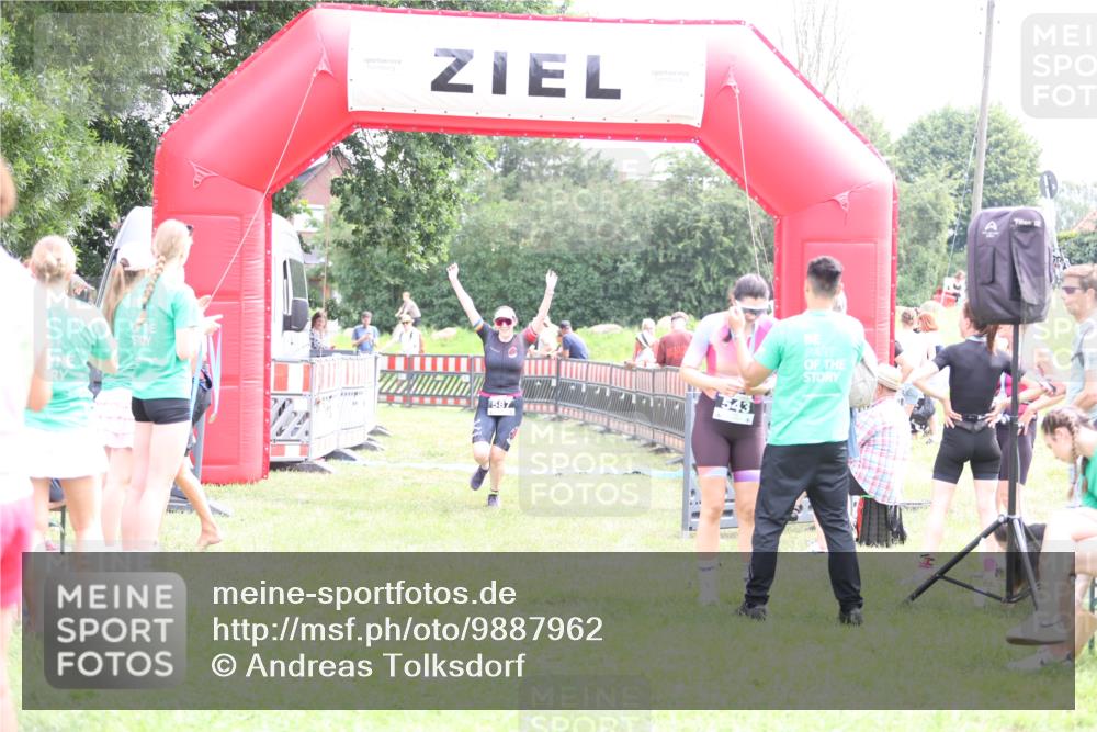 21.06.2026 - 29. Vierlanden-Triathlon Andreas Tolksdorf http://msf.ph/oto/9887962 21.06.2026 11:39:10 Ziel 543, 587, 543, 587 meine-sportfotos.de