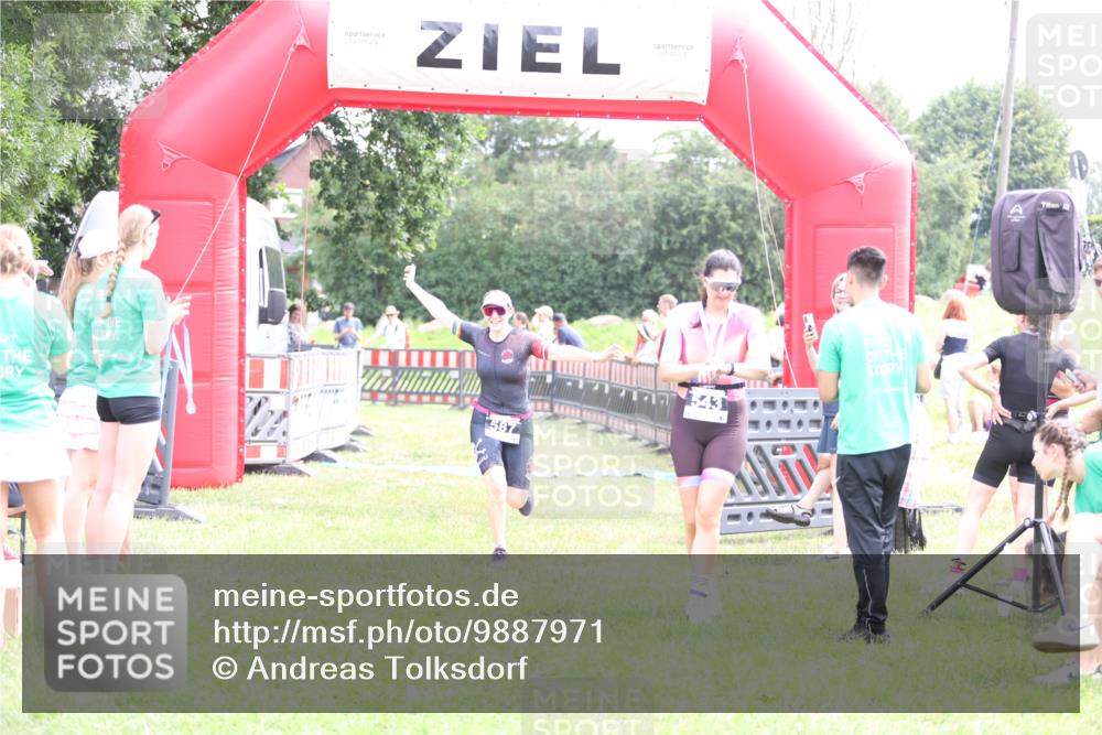 21.06.2026 - 29. Vierlanden-Triathlon Andreas Tolksdorf http://msf.ph/oto/9887971 21.06.2026 11:39:11 Ziel 587, 587 meine-sportfotos.de