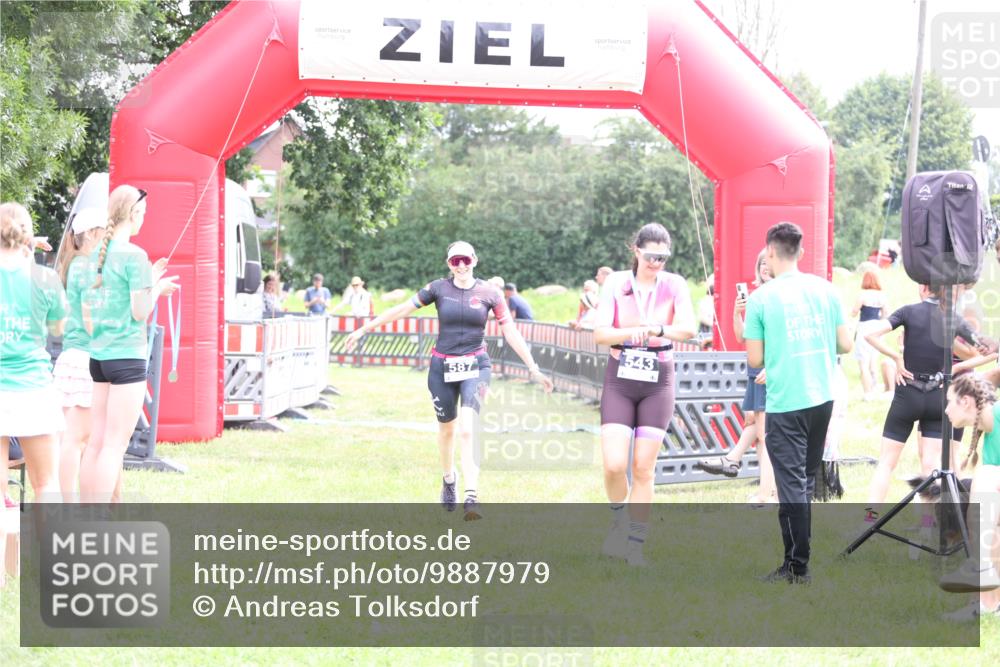 21.06.2026 - 29. Vierlanden-Triathlon Andreas Tolksdorf http://msf.ph/oto/9887979 21.06.2026 11:39:11 Ziel 587, 587 meine-sportfotos.de
