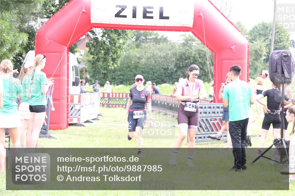 21.06.2026 - 29. Vierlanden-Triathlon Andreas Tolksdorf http://msf.ph/oto/9887985 21.06.2026 11:39:11 Ziel 587, 587 meine-sportfotos.de