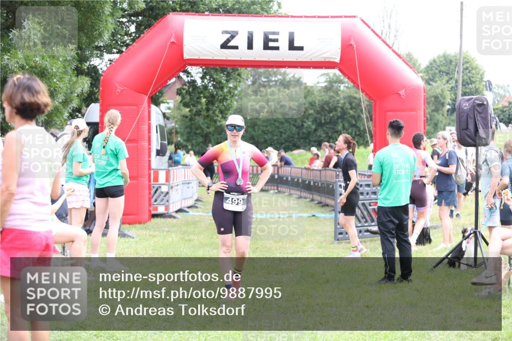 21.06.2026 - 29. Vierlanden-Triathlon Andreas Tolksdorf http://msf.ph/oto/9887995 21.06.2026 11:39:38 Ziel 548, 566, 548, 566 meine-sportfotos.de
