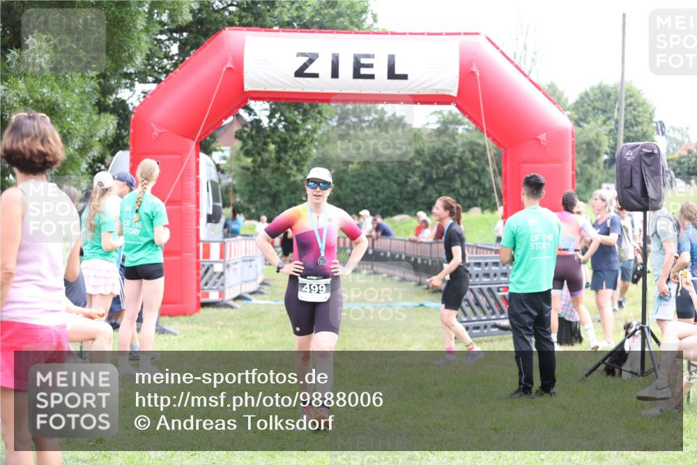 21.06.2026 - 29. Vierlanden-Triathlon Andreas Tolksdorf http://msf.ph/oto/9888006 21.06.2026 11:39:38 Ziel 548, 566, 548, 566 meine-sportfotos.de