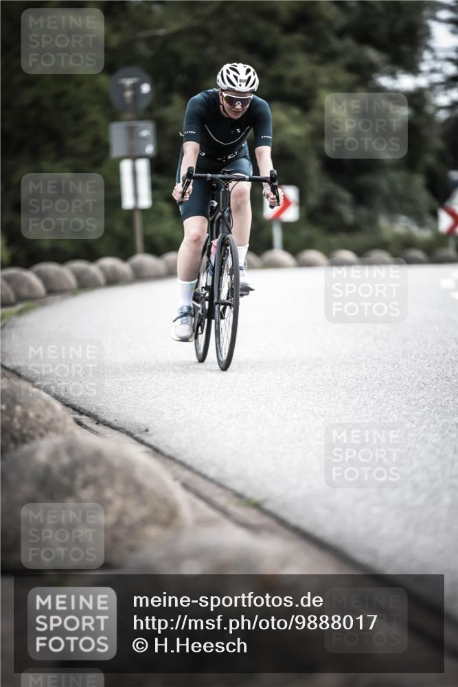 21.06.2026 - 29. Vierlanden-Triathlon H.Heesch http://msf.ph/oto/9888017 21.06.2026 12:12:55 Radfahren 851, 866 meine-sportfotos.de
