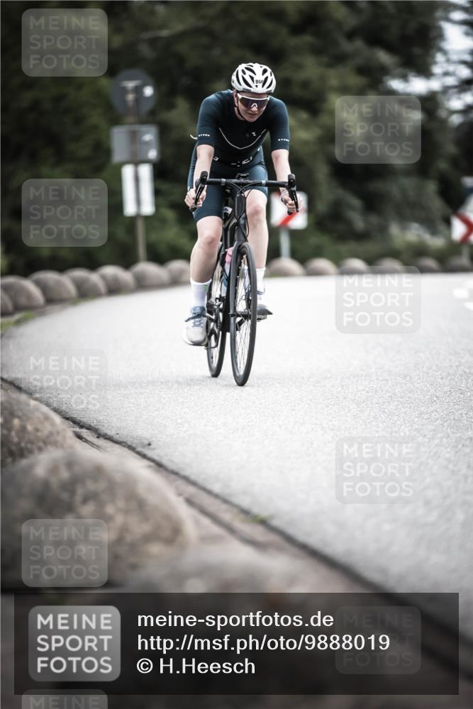 21.06.2026 - 29. Vierlanden-Triathlon H.Heesch http://msf.ph/oto/9888019 21.06.2026 12:12:55 Radfahren 851, 866 meine-sportfotos.de