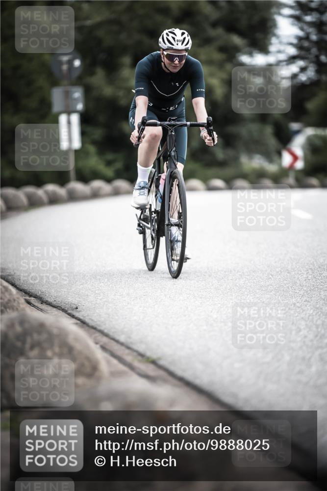 21.06.2026 - 29. Vierlanden-Triathlon H.Heesch http://msf.ph/oto/9888025 21.06.2026 12:12:55 Radfahren 851, 866 meine-sportfotos.de
