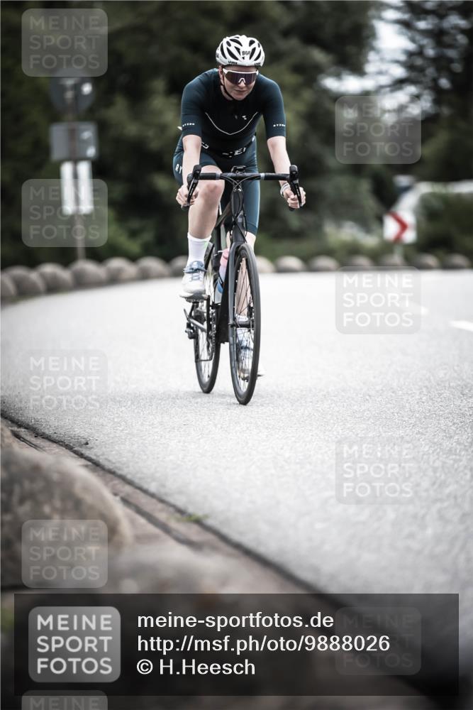 21.06.2026 - 29. Vierlanden-Triathlon H.Heesch http://msf.ph/oto/9888026 21.06.2026 12:12:55 Radfahren 851, 866 meine-sportfotos.de