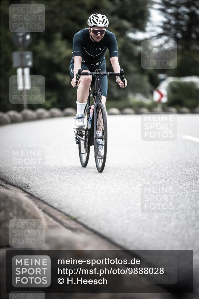 21.06.2026 - 29. Vierlanden-Triathlon H.Heesch http://msf.ph/oto/9888028 21.06.2026 12:12:55 Radfahren 851, 866 meine-sportfotos.de