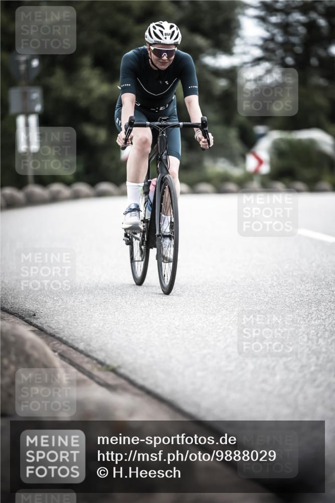 21.06.2026 - 29. Vierlanden-Triathlon H.Heesch http://msf.ph/oto/9888029 21.06.2026 12:12:56 Radfahren 851, 866 meine-sportfotos.de